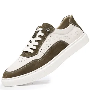 Sneaker rétro classique pour homme en kaki et beige avec semelle blanche épaisse