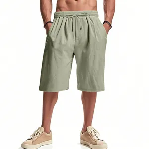 Vista completa dei pantaloncini larghi in lino da uomo con coulisse verde salvia