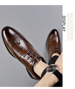 Detalle de zapatos Brogue de cuero marrón para hombre con perforaciones decorativas clásicas