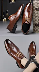 Primer plano de zapatos Brogue de cuero marrón para hombre con detalles de perforaciones.