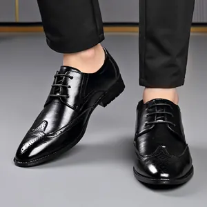 Zapatos Oxford de cuero negro estilo Brogue para hombre, ideales para bodas y negocios.