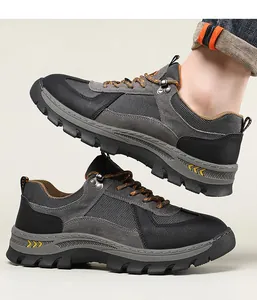 Zijaanzicht van duurzame leren wandelschoenen voor heren met ademend mesh en rubberen zolen