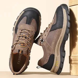 Gedetailleerd zijaanzicht van premium bruine leren outdoor wandelschoenen voor heren