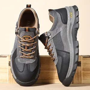Detailopname van duurzame leren outdoor wandelschoenen voor heren met ademend mesh
