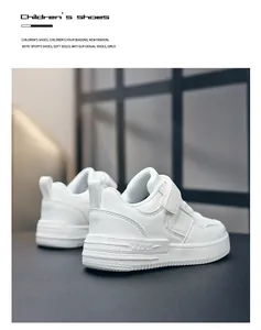 Vue détaillée de la basket en cuir blanc pour enfant montrant le talon et la semelle.