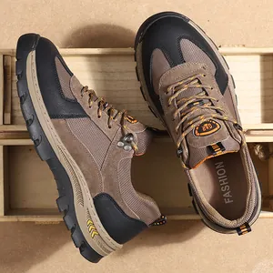 Gedetailleerd overzicht van ademende wandelschoenen voor heren met suede en mesh