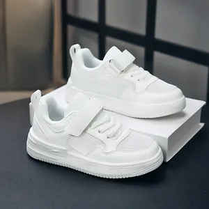 Baskets blanches pour enfants avec fermeture à velcro et tige en mesh respirant