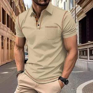 Polo homme kaki à manches courtes avec coutures contrastées orange et une poche
