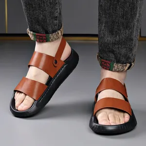 Casual heren sandalen van bruin leer met antislip dikke zwarte zolen voor de zomerperiode