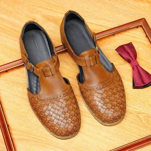 Sandali Intrecciati in Pelle di Vacchetta da Uomo Punta Chiusa Traspiranti Scarpe Casual Romane Stile Britannico Fibbia Sandali da Spiaggia Estivi