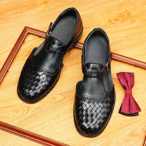 Eleganti sandali da uomo in pelle intrecciata nera con fibbia e raffinata punta chiusa