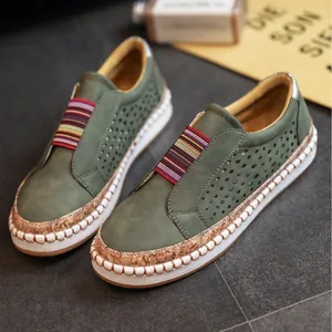 Groene ademende dames loafers met regenboog elastiek en kurken zool afwerking