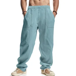 Detailansicht der lockeren hellblauen Leinenhose mit Kordelzug und praktischen Taschen