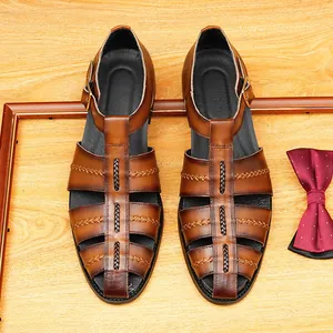 Sandales romaines en cuir véritable marron pour hommes avec design tissé et boucle