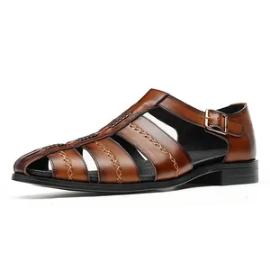 Sandales romaines pour hommes en cuir marron avec détails tressés et bride à boucle