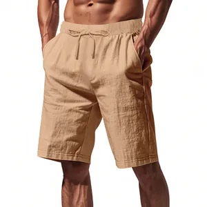 Dettaglio dei pantaloncini in lino da uomo traspiranti con coulisse ed elastico vita