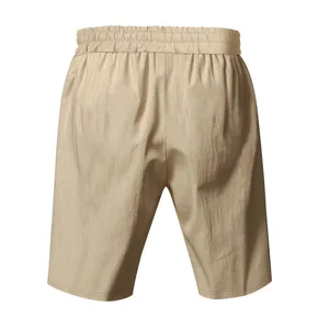 Vista posteriore di pantaloncini casual in lino beige da uomo con vita elasticizzata
