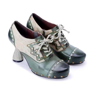Talons hauts en cuir vert vintage avec rivets et design à lacets patchwork