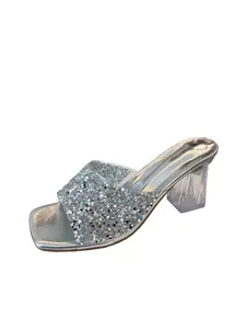 Sandalo ciabatta argento a punta quadra con strass ed elegante tacco a blocco trasparente