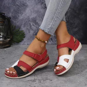 Sandales Compensées pour Femmes Peep Toe Plateforme Chaussures de Plage Fermeture Auto-agrippante Cuir PU Surpiqûres Contrastées