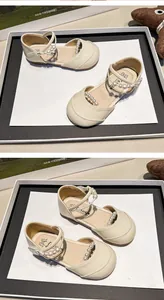 Elegante cremefarbene Perlen-Sandalen für Mädchen mit weichen rutschfesten Sohlen
