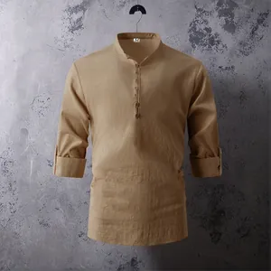 Klassisches khakifarbenes Baumwoll-Henley-Shirt für Herren mit Stehkragen und Ärmeln