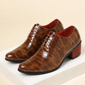 Hochwertige braune Herren-Oxfordschuhe mit Krokoprägung und hohem Absatz für Hochzeiten
