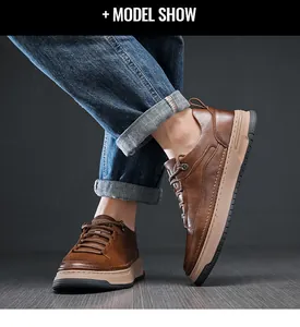 Primo piano di scarpe basse in pelle marrone da uomo con un elegante design retrò inglese.