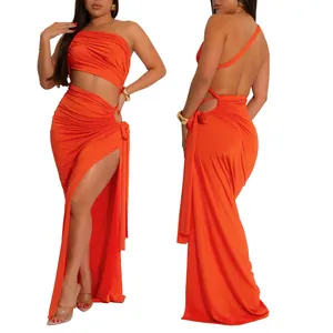 Vue avant et arrière de la robe longue sexy orange à une épaule et fente haute