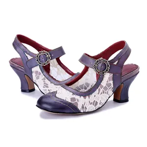 Sandales vintage en cuir violet et dentelle blanche à petit talon avec boucle