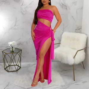Robe longue bustier rose vif avec découpe et fente haute