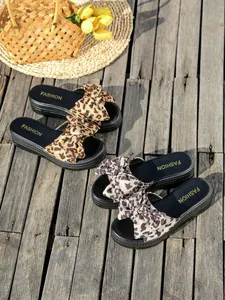 Sandalias de plataforma para mujer con estampado de leopardo y grandes lazos decorativos
