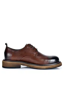 Zapatos derby clásicos de cuero marrón para hombre con acabado bruñido vintage premium