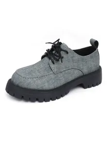 Graue Plateau-Derby-Schuhe aus Denim mit dicker schwarzer Profilsohle für Damen