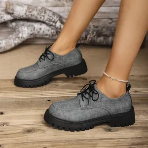 Vintage Oxford-Schuhe aus grauem Stoff mit dicken schwarzen Plateau-Profilsohlen