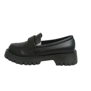 Klassische schwarze Plateau-Loafer mit dicker Profilsohle und britischem Vintage-Design