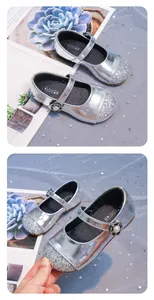 Vista dettagliata delle scarpe da principessa glitter argento per bambine con perla