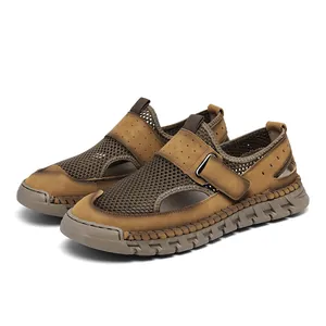 Vista dettagliata delle scarpe casual da esterno traspiranti da uomo con suole antiscivolo
