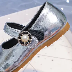 Eleganti scarpette da principessa Mary Jane argento metallizzato per bambine con perla