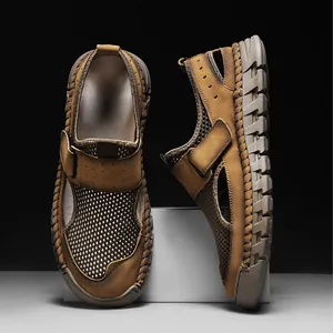 Scarpe in rete traspiranti marroni da uomo con design traforato e chiusura a strappo