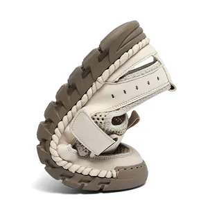 Sandalo outdoor da uomo flessibile e traspirante con design in mesh leggero