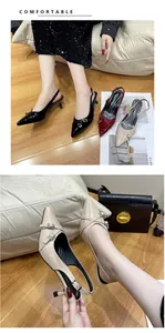 Dettagli fibbia e design elegante delle scarpe slingback a punta con tacco kitten
