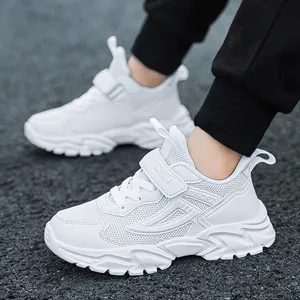 Classic white kids' sneakers with breathable mesh and comfortable shock absorption.