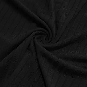 Nahaufnahme der schwarzen, schnell trocknenden und atmungsaktiven Rippstoff-Textur für Herren