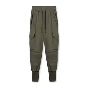 Vue détaillée du jogging cargo vert olive avec taille à cordon et poignets côtelés