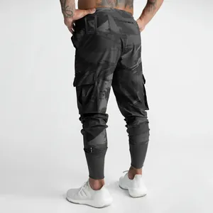 Vue arrière d'un pantalon cargo tissé pour homme avec poches et poignets côtelés.