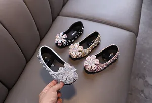 Detailansicht der funkelnden Strass-Prinzessinnenschuhe für Mädchen in vielen Farben
