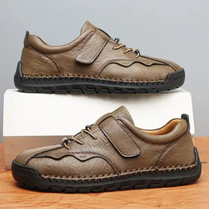 Mocasines de conducción para hombre en cuero marrón cosidos a mano con cierre de velcro