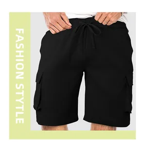Detailansicht der schwarzen Herren-Cargoshorts mit elastischem Kordelzug und Taschen