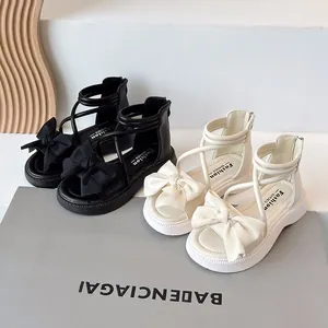 Sandales romaines chics pour filles avec nœuds et brides croisées en noir et crème